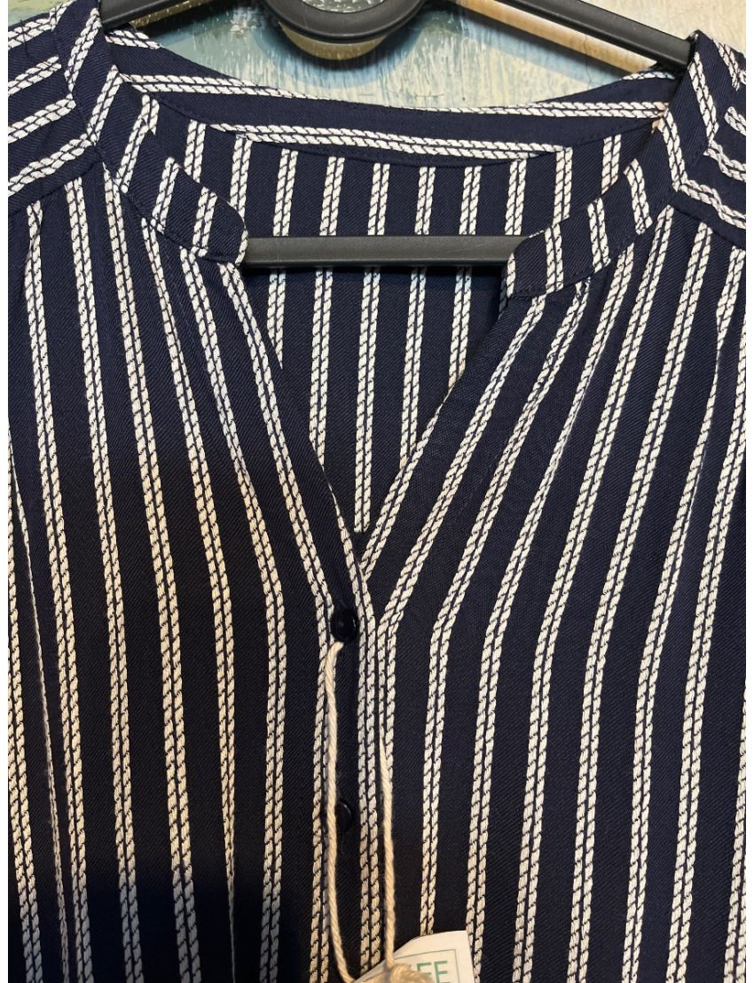 blusa preta e branca